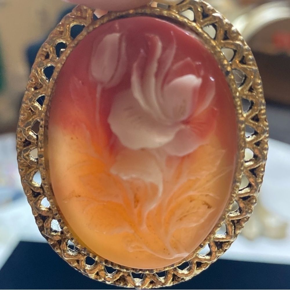 Vintage Carved Celluloid Flower Cameo Brooch - Picture 3 of 12